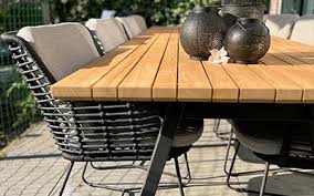 tuin tafel met stoelen