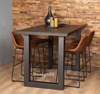 hoge tafel met stoelen