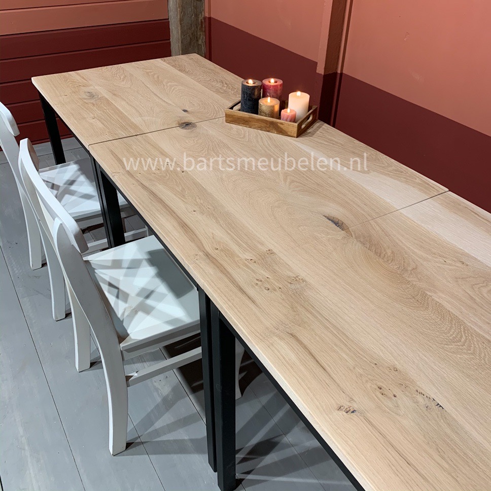 kleine eettafel met stoelen