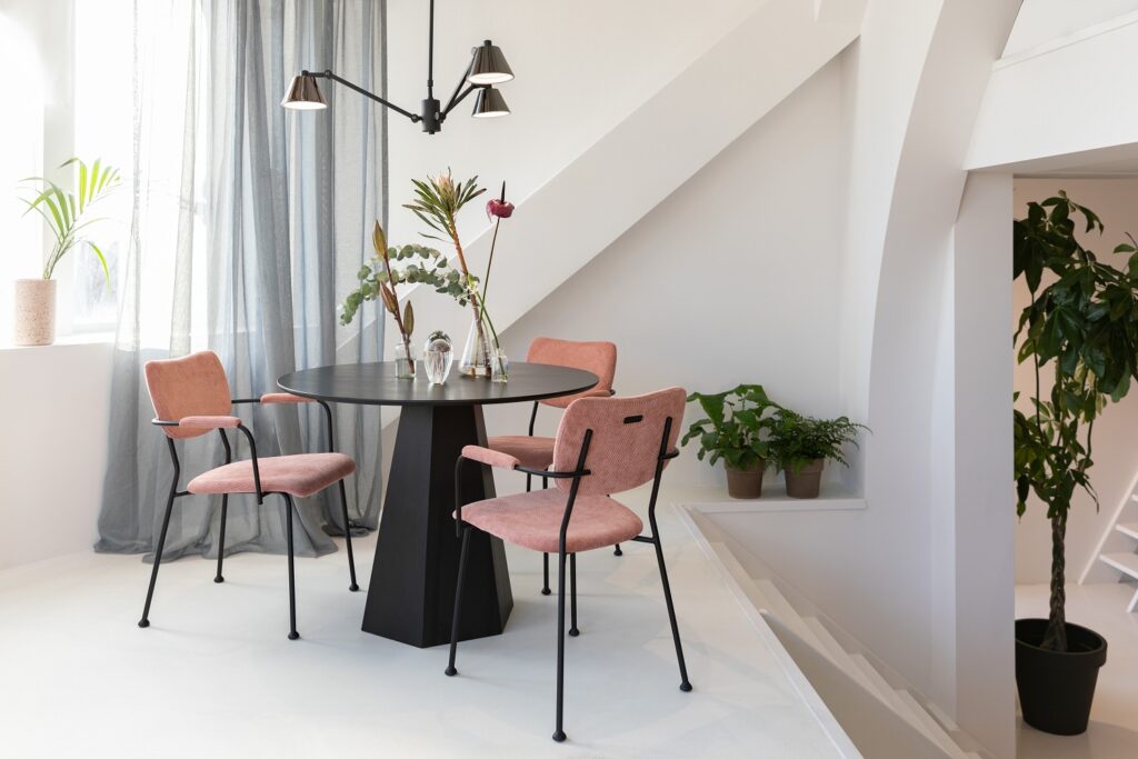 stoelen te laag voor tafel