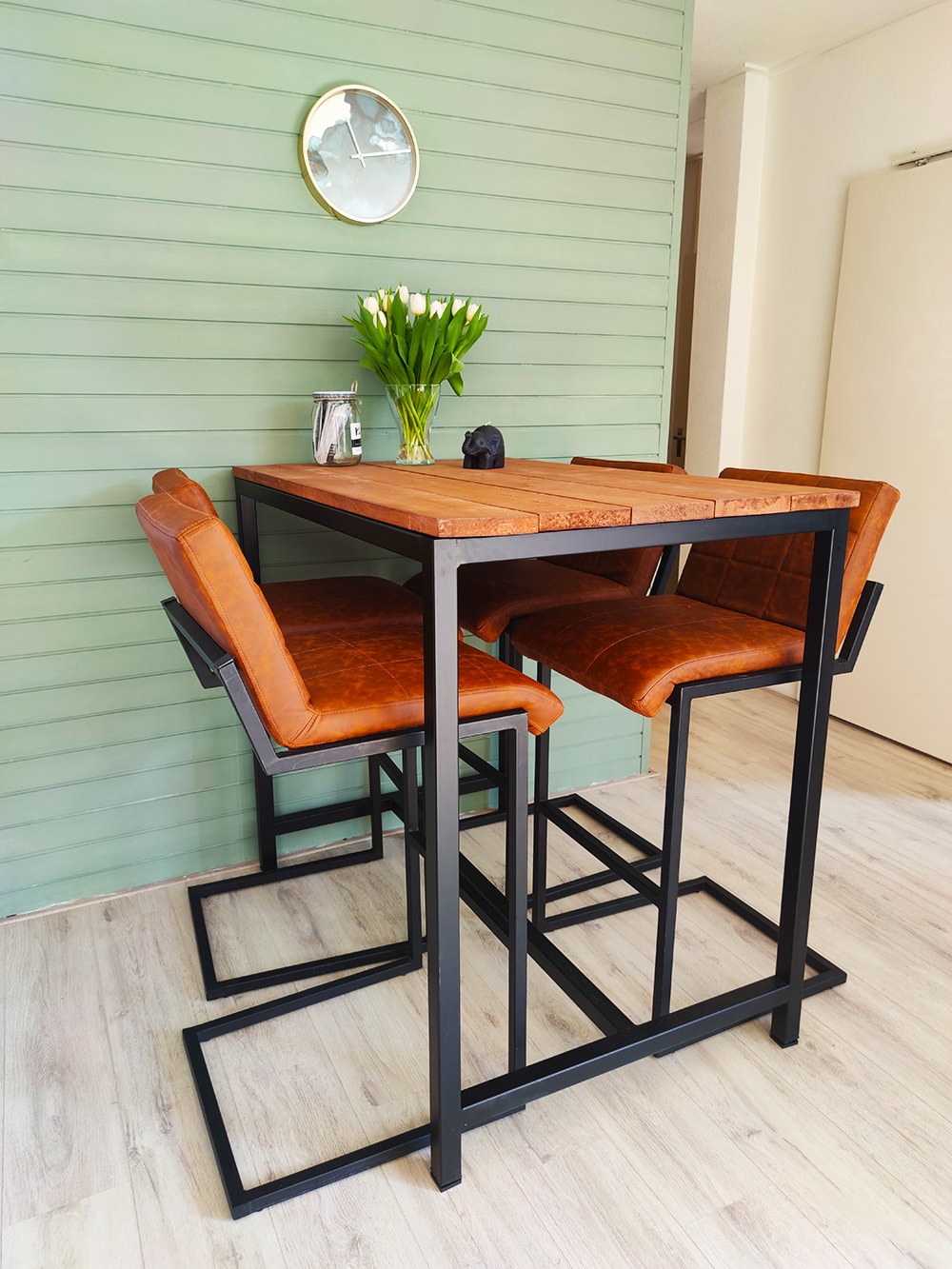 bartafel met stoelen