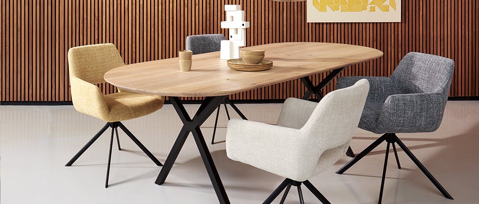 moderne eettafel met stoelen