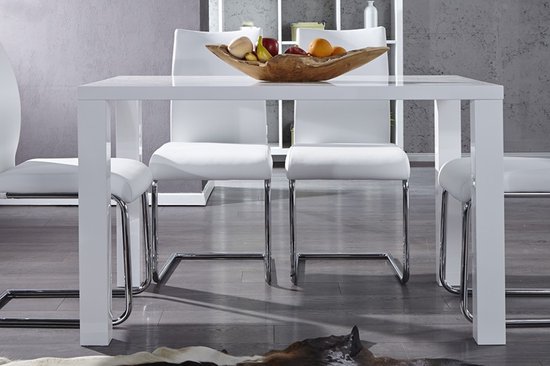 hoogglans eettafel met stoelen